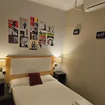 Wow Hostel *