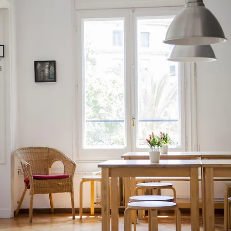 ホステル ワウ *