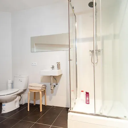 ワウ ホステル *