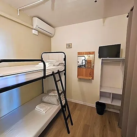 Wow Hostel *